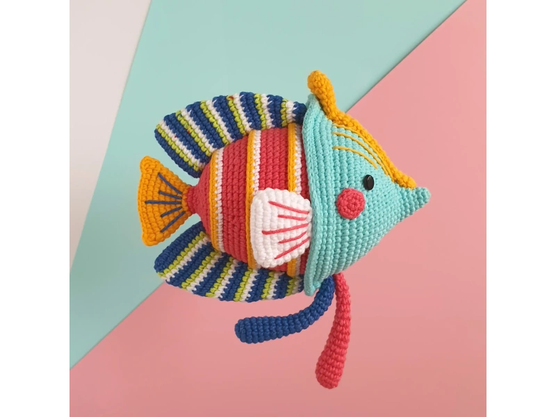 Stripey the Angelfish crochet pattern